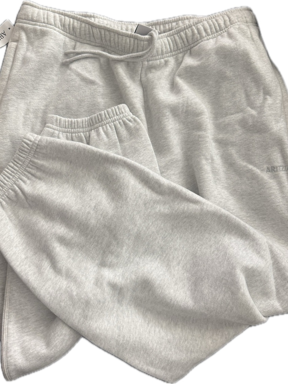 Aritzia
Cozy Fleece Perfect Banded
Jogger Heather Cloud
White Size Large